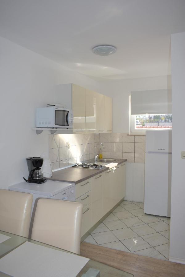 Apartments Janja Муртер Екстер'єр фото